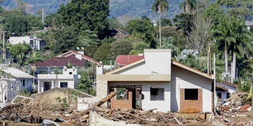 Imagem referente a RS: mais 5.621 famílias recebem Auxílio Reconstrução nesta sexta-feira