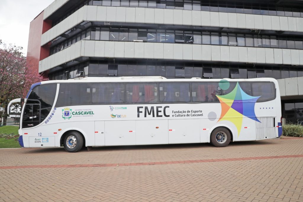 FMEC recebe ônibus da Receita Federal