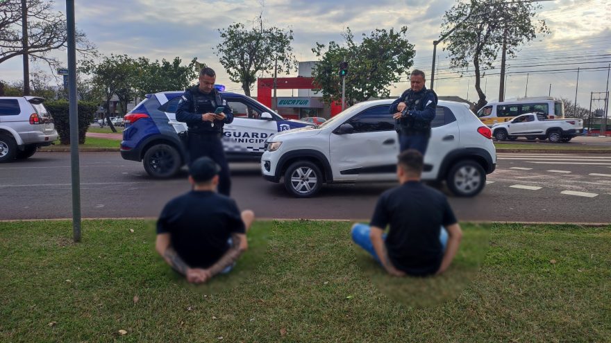 Guarda Municipal de Cascavel recupera carro roubado e prende suspeitos com drogas e dinheiro