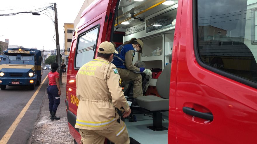 Idoso é socorrido após cair da escada rolante no Centro