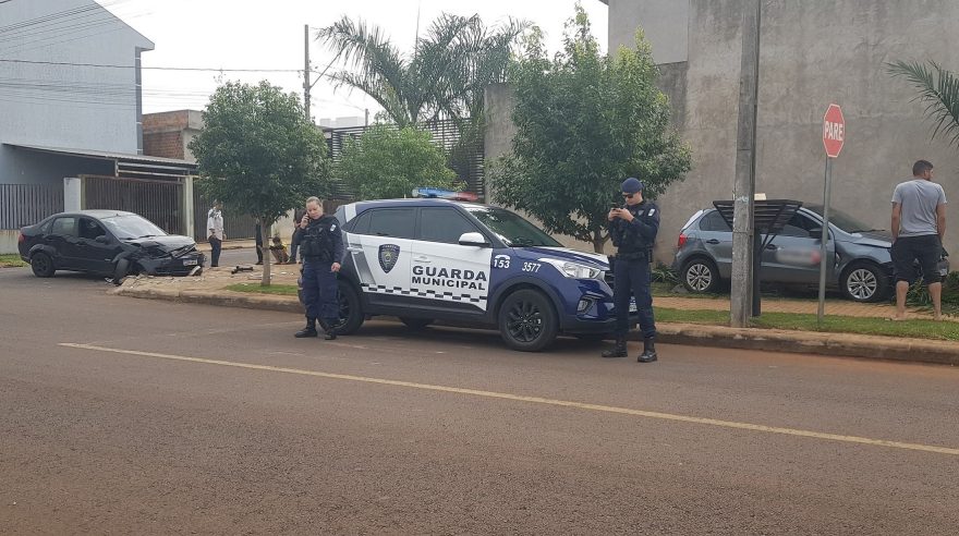 Acidente entre Fiesta e Gol mobiliza Siate no Cascavel Velho