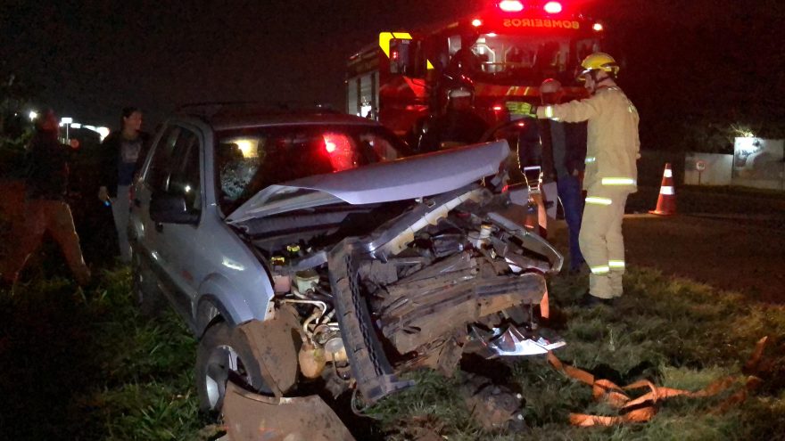 Ecosport fica destruída após saída de pista na BR-277 em Cascavel