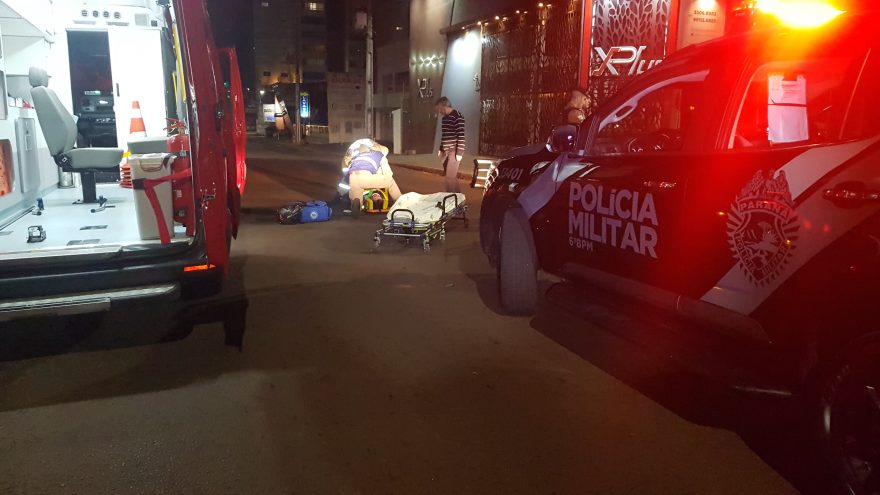 Motociclista fica ferido após colisão com Ecosport no Centro de Cascavel