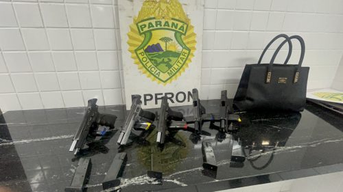 Imagem referente a Mulher é presa pelo BPFRON com 5 pistolas importadas dentro da bolsa