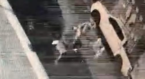 Impressionante: Vídeo mostra momento em que idosos são atropelados Imagem referente a Impressionante: Vídeo mostra momento em que idosos são atropelados
