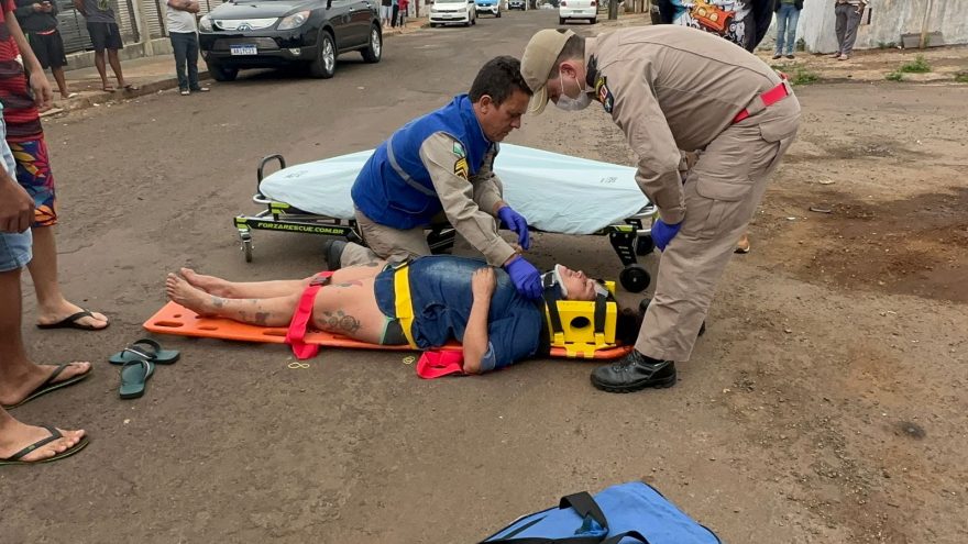 Casal fica ferido após colisão entre carro e moto no Interlagos