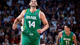 Brasil vence Letônia e se classifica para Paris 2024 no basquete