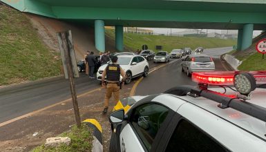 Imagem referente a Honda Fit e Astra batem no viaduto do Trevo Guarujá