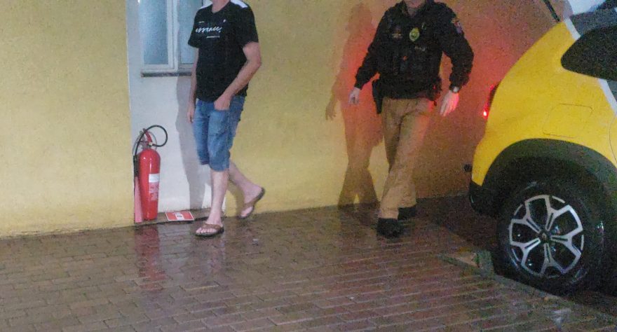 Homem é detido pela PM após se envolver em acidente de trânsito no Santo Onofre