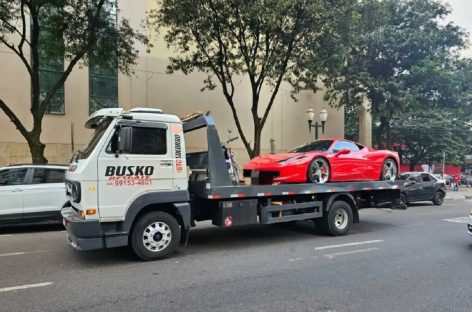 Imagem referente a Com débito de R$ 90, Ferrari avaliada em quase R$ 2 milhões é guinchada