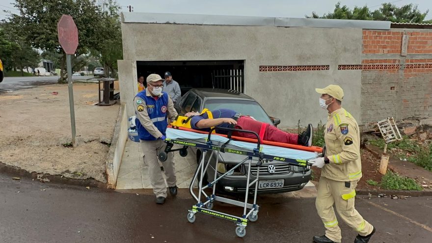Mulher cai da escada e fica ferida no Floresta