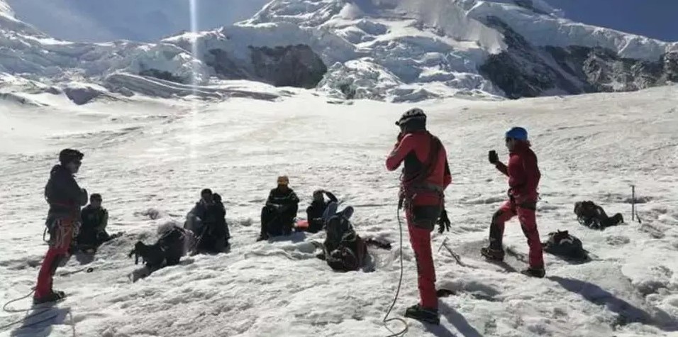 Desaparecido há 22 anos, alpinista é encontrado mumificado em montanha do Peru