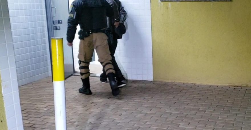 Foragido da Justiça é preso durante operação na Avenida Brasil