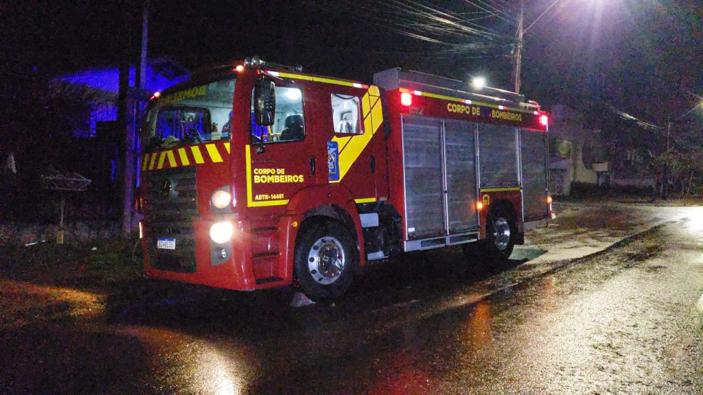 Bombeiros combatem principio de incêndio no Bairro Morumbi