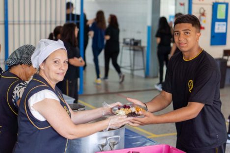 Arroz e feijão orgânicos: alimentação nas escolas estaduais ainda mais saudável