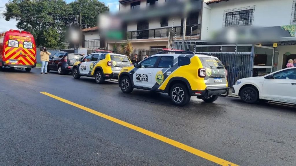Ex-namorada ataca atual com faca após discussão por causa de homem