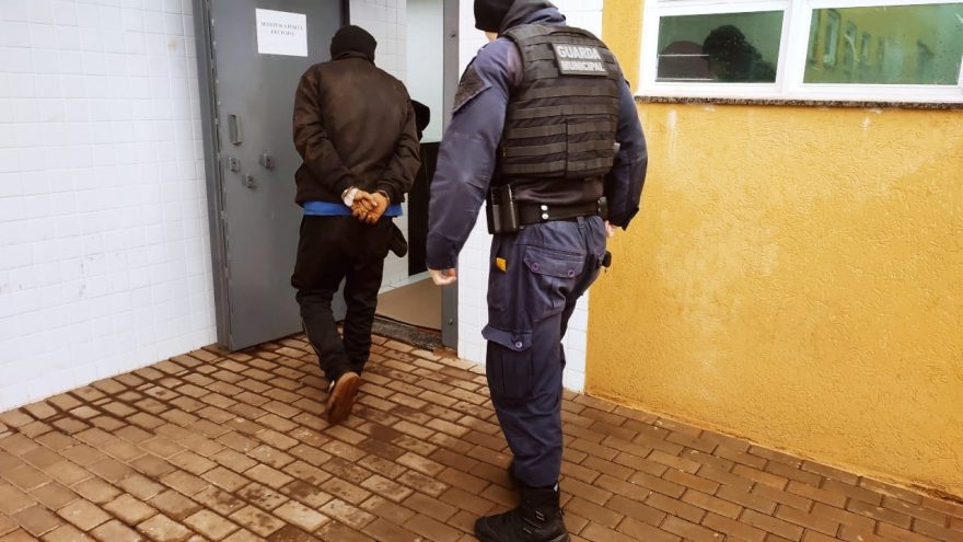 Paraguaio procurado pela Justiça é preso pela Guarda Municipal no Bairro Santo Onofre