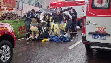 Imagem referente a Motociclista morre ao colidir contra caçamba na Avenida Brasil