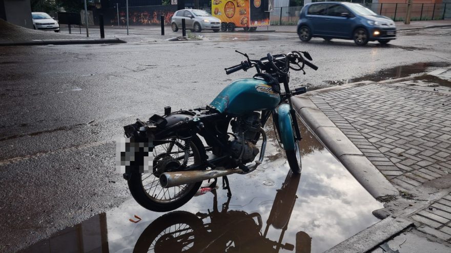 Motociclista fica ferido em acidente na Rua Paraná