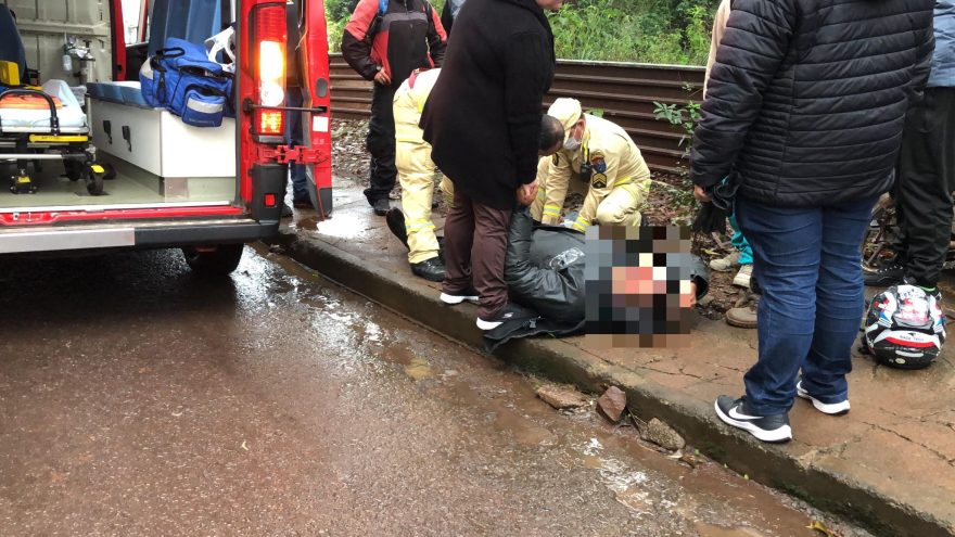 Motociclista sofre queda e fica ferido após pneu estourar no 14 de Novembro