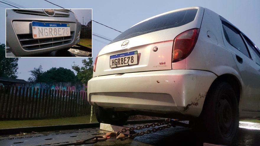 Celta com placas adulteradas é apreendido pela Polícia Militar