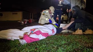 Motociclista fica ferido ao se envolver em acidente com Celta no bairro Coqueiral