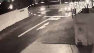 Câmera flagra forte acidente de trânsito no bairro Coqueiral