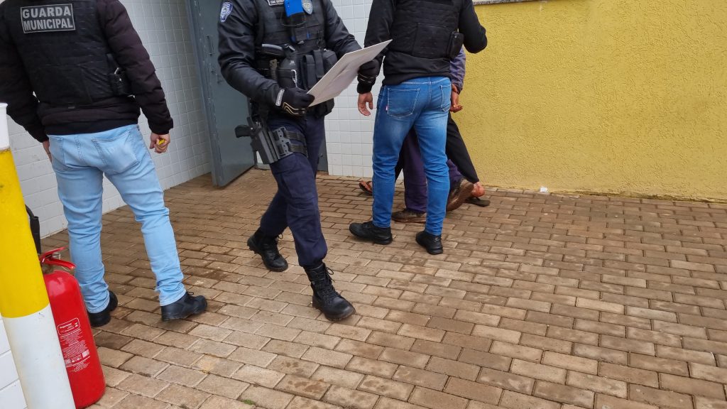Guarda Municipal recupera veículo furtado e apreende dois adolescentes