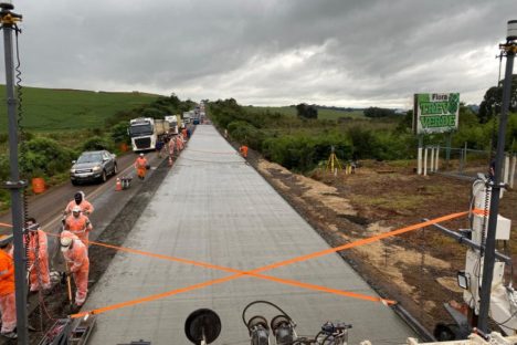 Estado executa rodovia em concreto no Sudoeste e grandes obras na RMC e Londrina
