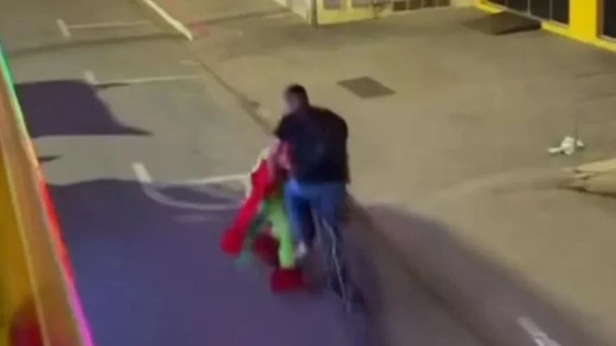 Atropelamento Inusitado: Fofão é atingido por ciclista após salto mortal