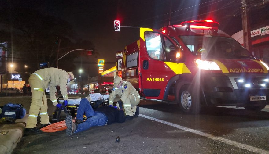 Mototaxista fica ferido em acidente no Centro