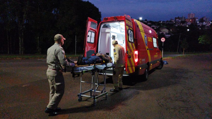 Motociclista fica ferido após sofrer queda na rua Jacarezinho