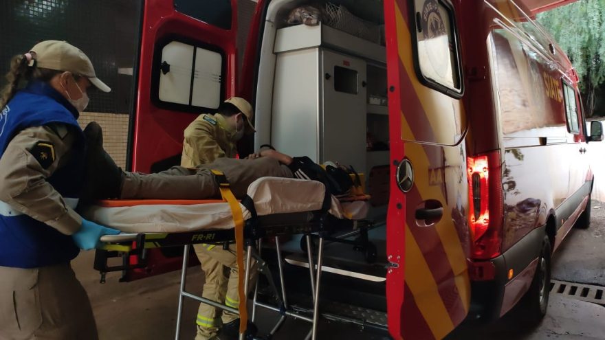Prancha cai no peito de trabalhador no Guarujá e Corpo de Bombeiros é acionado