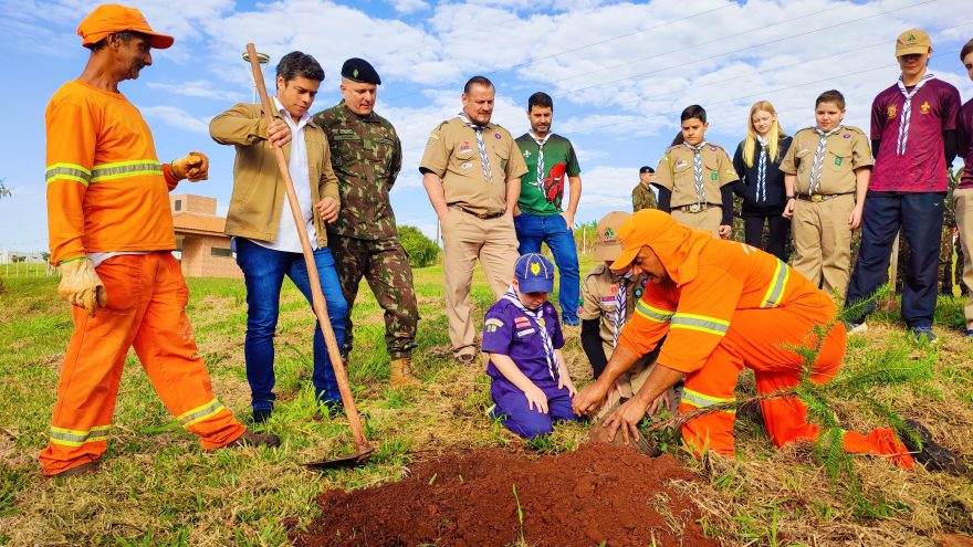 Dia de Proteção às Florestas: Exército, Secretaria de Meio Ambiente e Escoteiros realizam plantio de árvores nativas