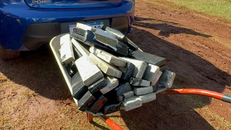Após perseguição, Denarc realiza apreensão de maconha em estrada rural de Cascavel