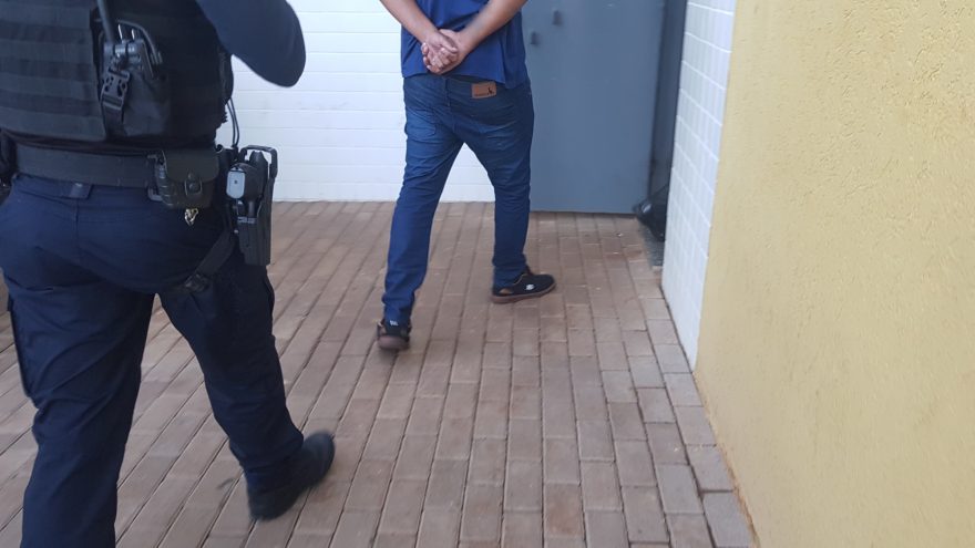Patrulha da ROMU resulta na detenção de jovem em posse de maconha no Interlagos