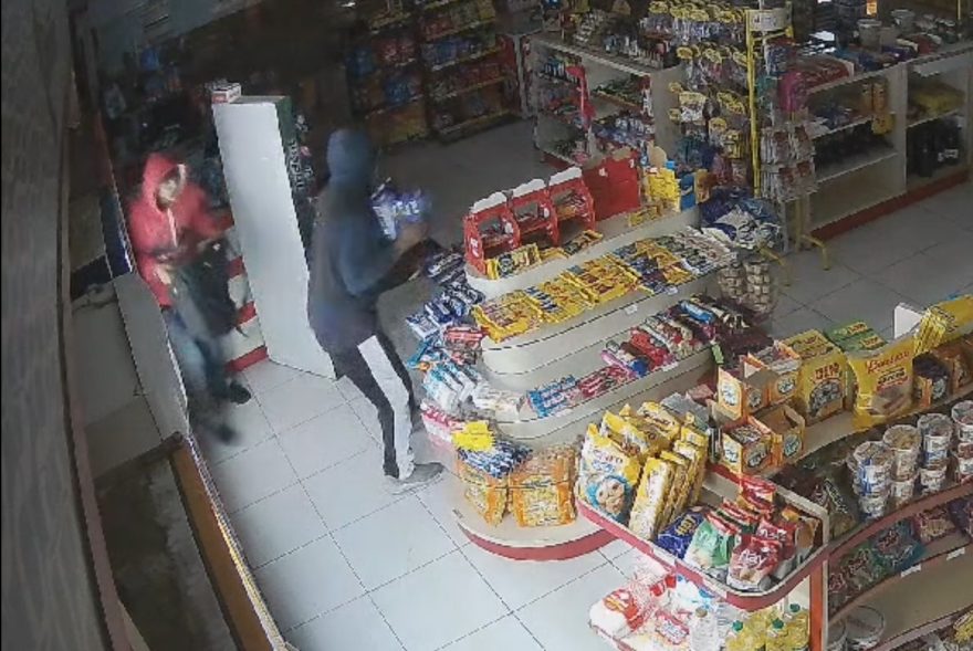 Câmera registra ação de assaltantes em posto de combustíveis de Cascavel