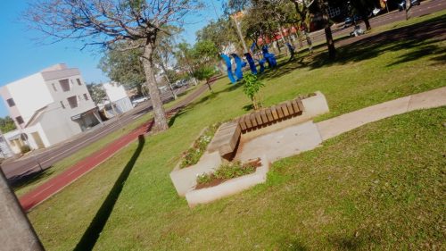 Paisagismo da Prefeitura é danificado e Secretaria de Meio Ambiente alerta sobre multa e crime Imagem referente a Paisagismo da Prefeitura é danificado e Secretaria de Meio Ambiente alerta sobre multa e crime