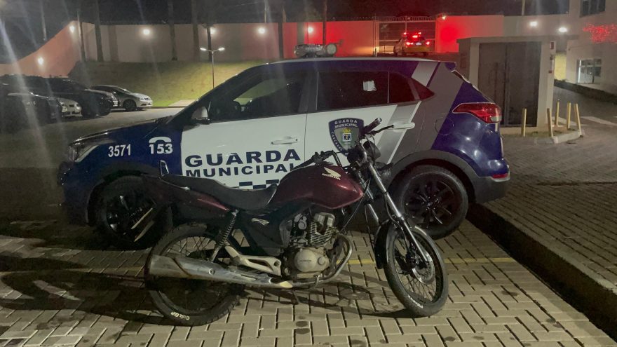 Moto com placa adulterada furtada em Minas Gerais é apreendida no Floresta
