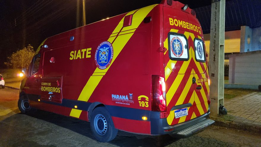 Adolescente fica ferido durante jogo de futebol em parquinho no Floresta