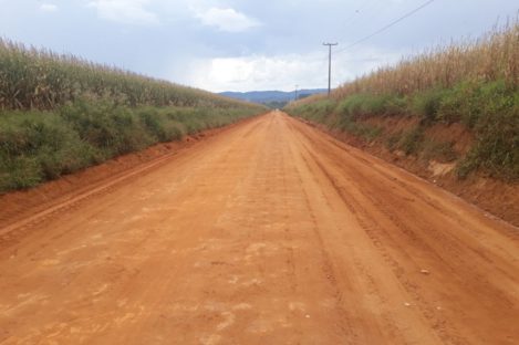 Imagem referente a Estado investe R$ 23,7 milhões nas estradas rurais do Vale do Ivaí, Norte e Norte Pioneiro