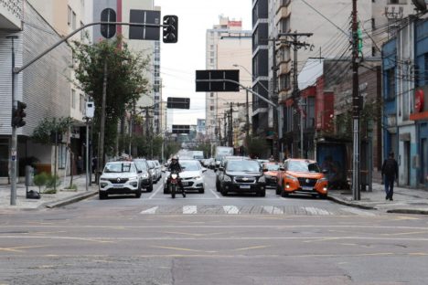 No Paraná, 75,8% da frota tributada pagou IPVA lançado em 2024; veja como regularizar