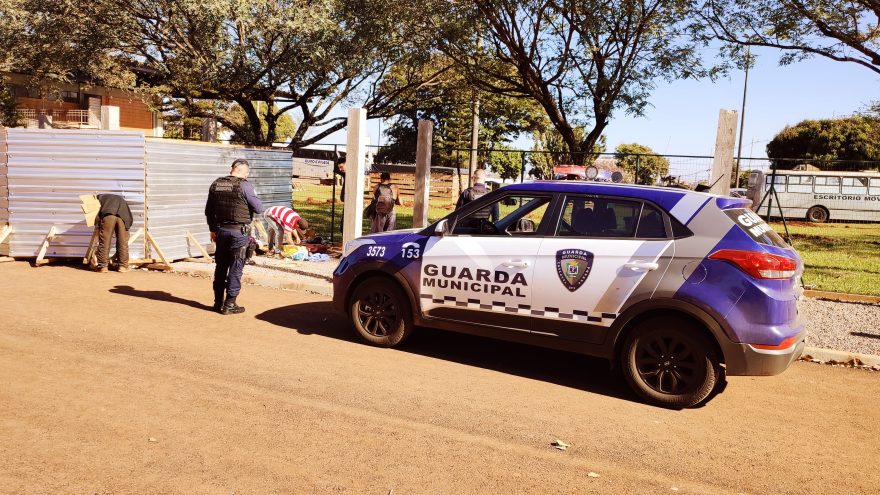 Andarilhos são convidados a se retirarem de obra nas imediações da Rodoviária