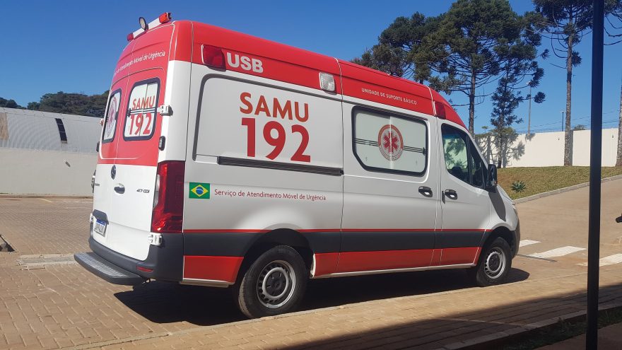 Mulher presa por tráfico de drogas é socorrida pelo Samu na Delegacia