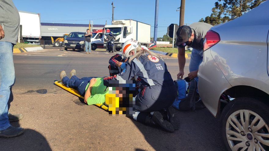 Motociclista fica ferida em acidente de trânsito no Trevo da Portal