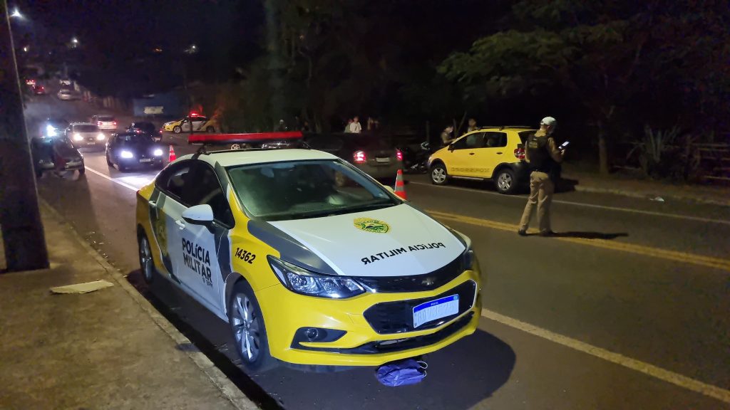 Sexta-feira de caça aos criminosos: PM realiza blitz na região norte de Cascavel