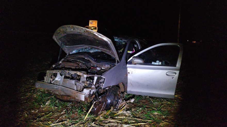 Mulher fica ferida em capotamento na rodovia PR-486 em Cascavel