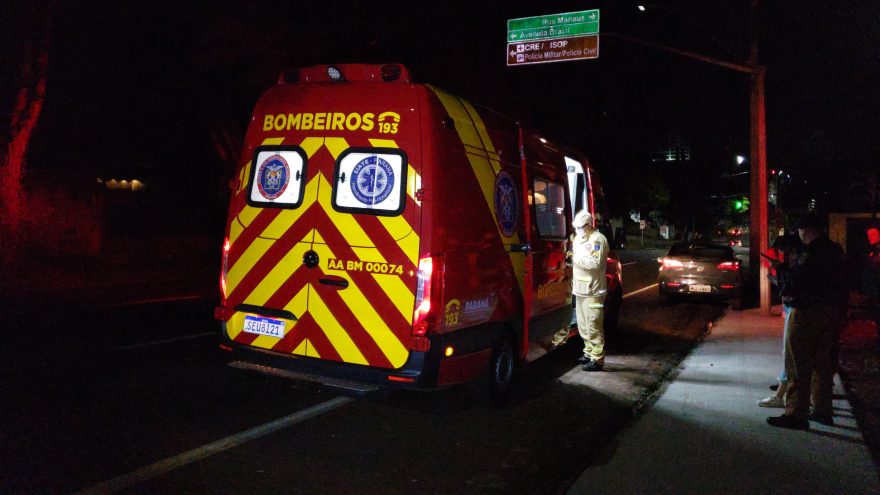 Colisão entre HB20 e Fiesta deixa veículos bastante destruídos na Rua Voluntários da Pátria