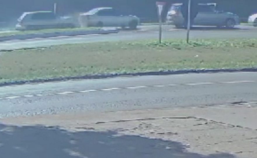 Câmera mostra engavetamento entre três carros na BR-277