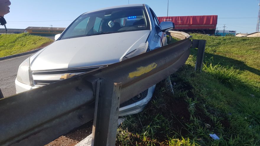 Motorista alcoolizado causa acidente na marginal da BR-277 e é detido pela PRF